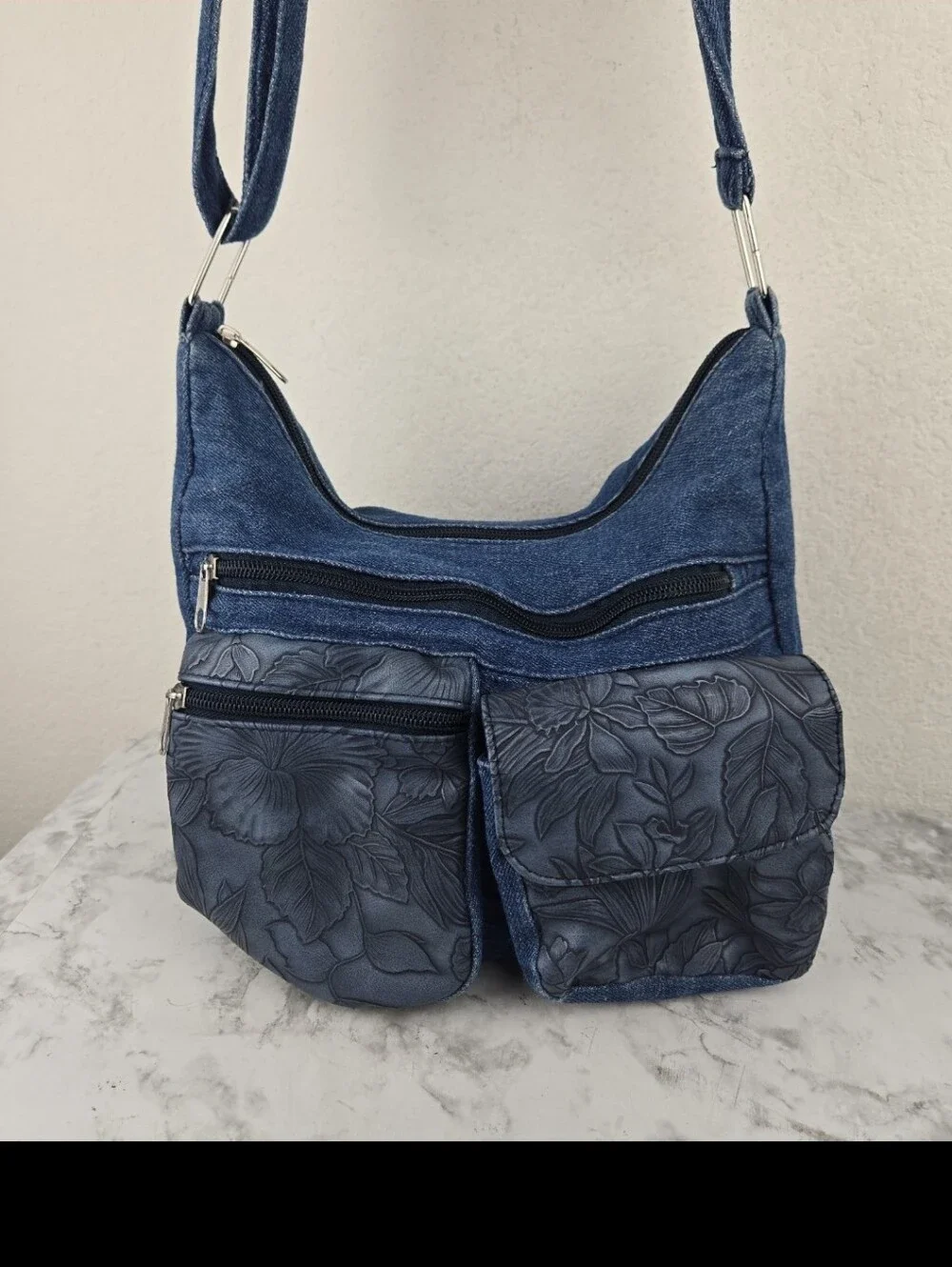 G9ld Coast  Navy Blue Crossbody Bag with Front Pockets